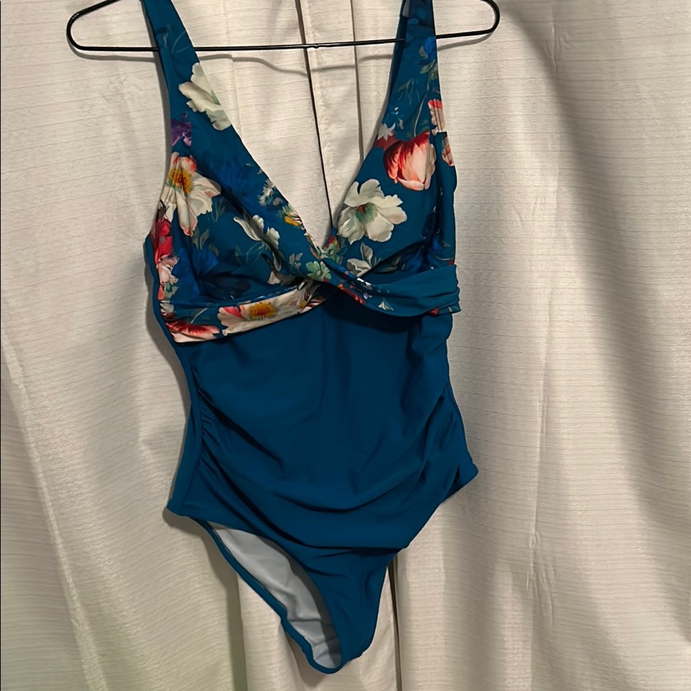 Cupshe sz M One Piece Swimsuit EUC